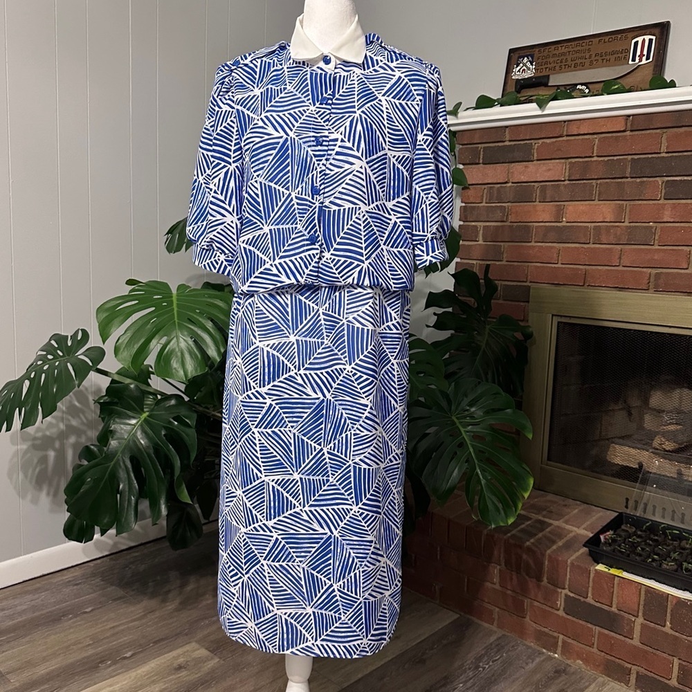 🛍️Vintage 80’S size 16 dress elastic waist, puff shoulder,button front top.part